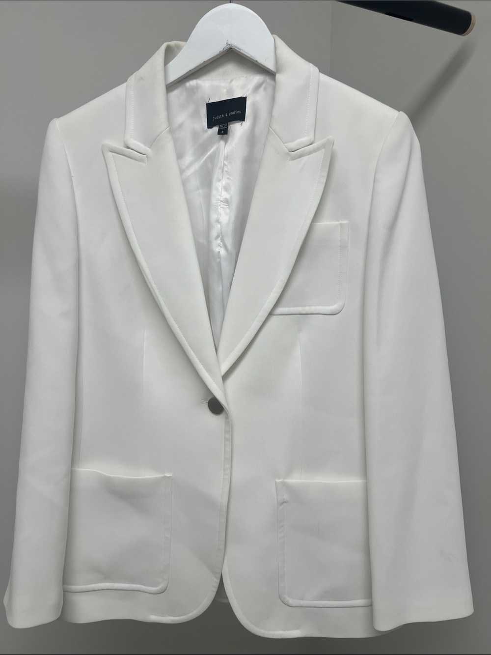 Judith and Charles White Single-Button Notch Lapel Blazer